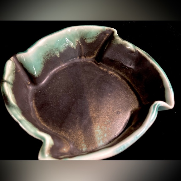 Signed Vintage Hand Thrown Studio Art Pottery Dish - Picture 13 of 16